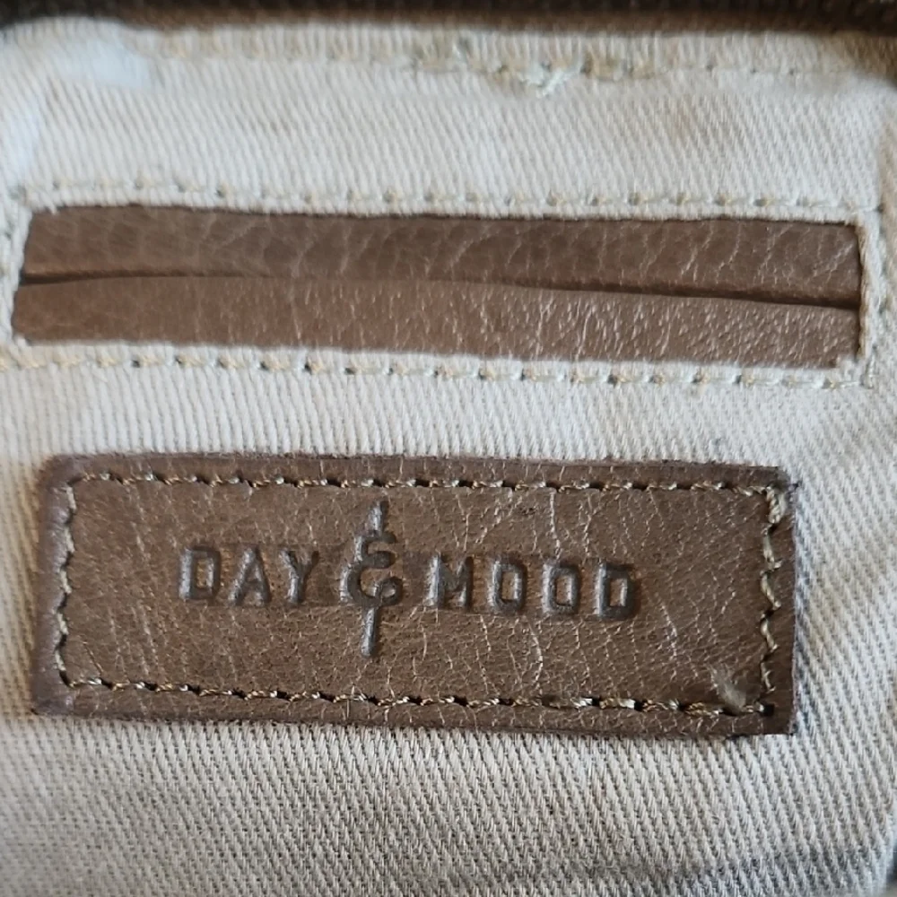 Feel Free To Bundle!! Day & Mood, Brown Leather Crossbody Bag. - Picture 2 of 6